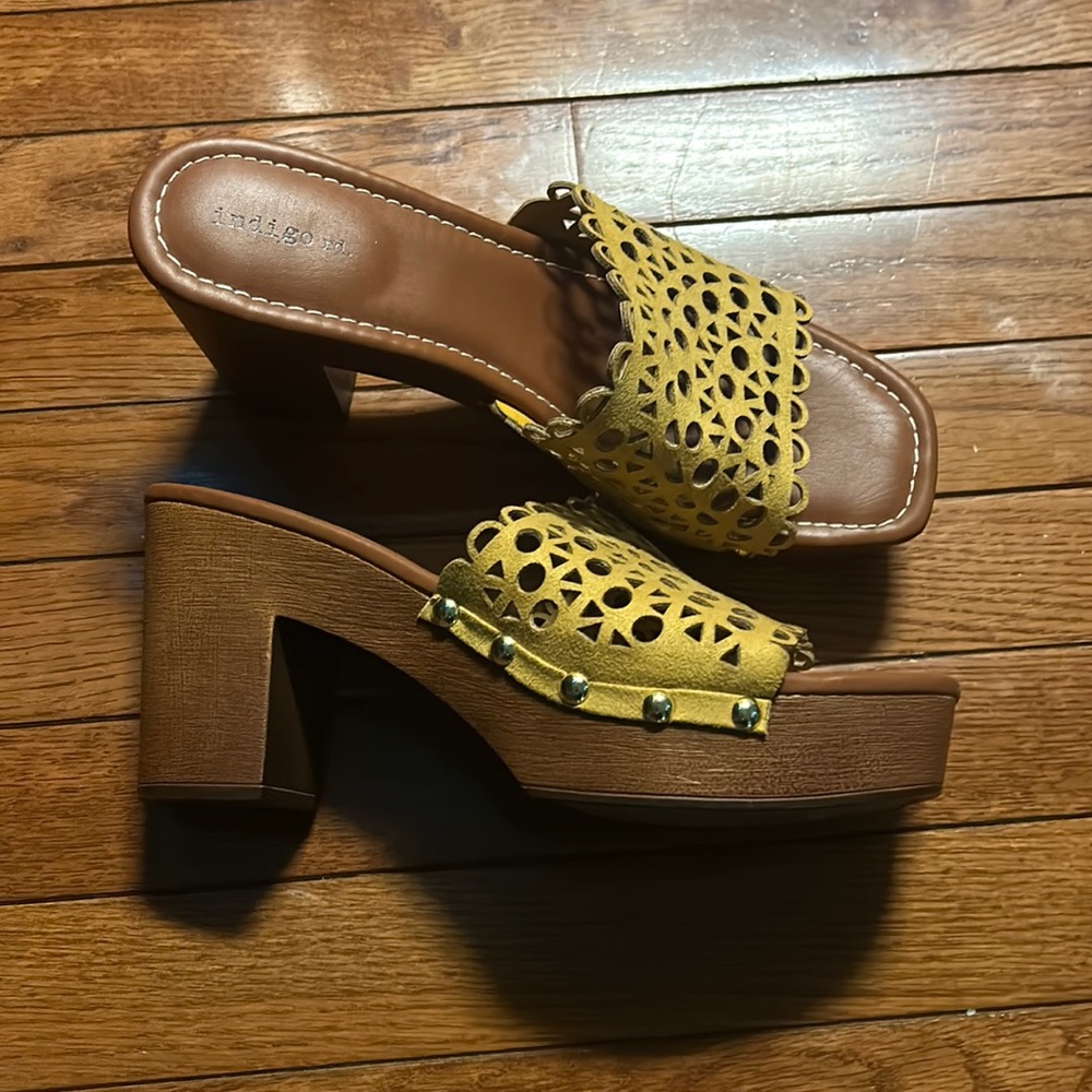 Yellow and brown wedges